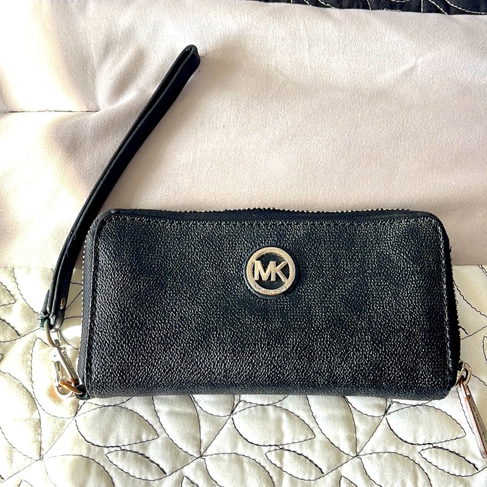 Michael Kors wristlet